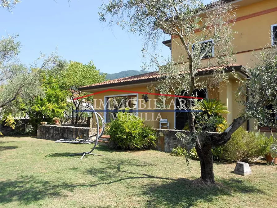 Immagine 15 di Villa in vendita  a Carrara