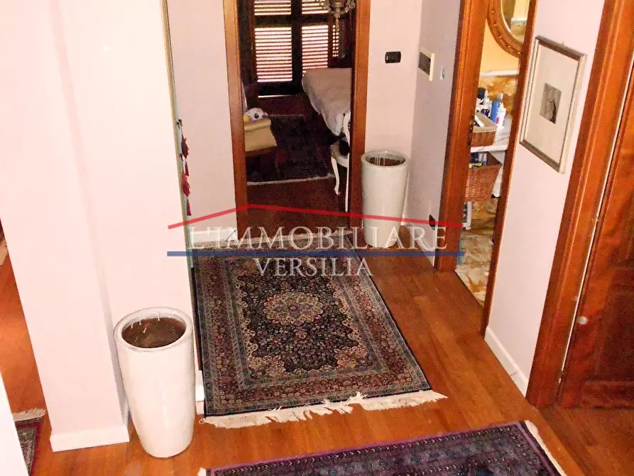 Immagine 41 di Villa in vendita  a Carrara