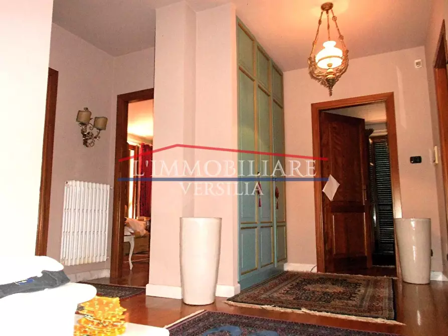 Immagine 40 di Villa in vendita  a Carrara