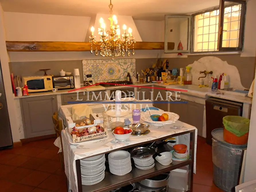 Immagine 80 di Villa in vendita  a Carrara