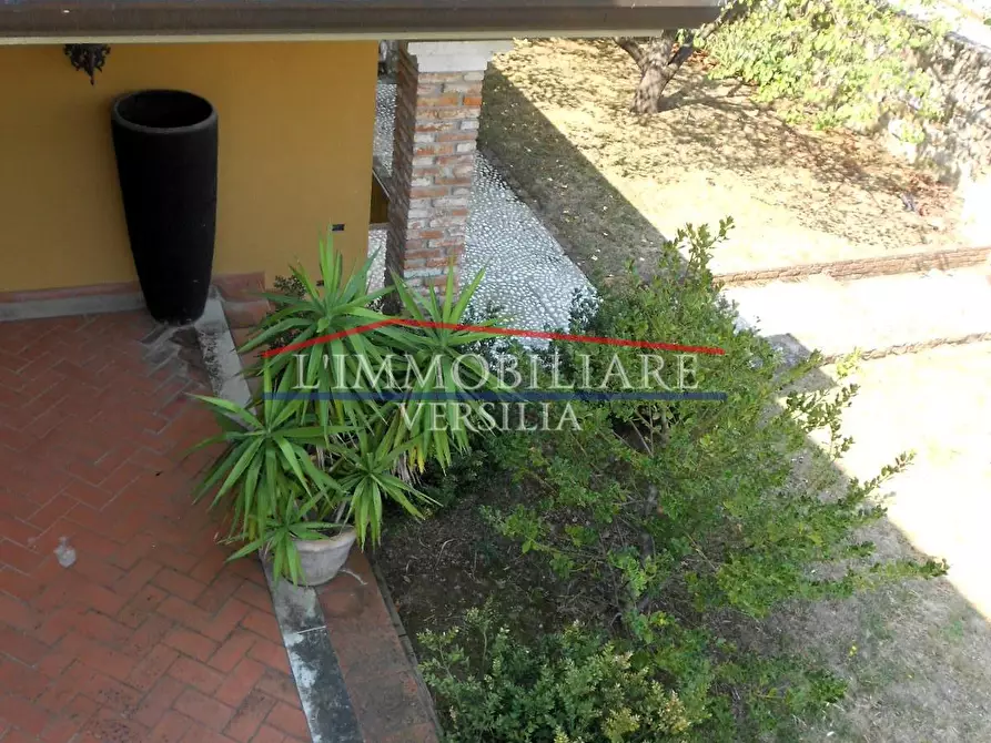 Immagine 68 di Villa in vendita  a Carrara