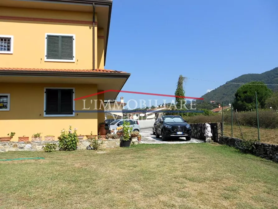 Immagine 92 di Villa in vendita  a Carrara