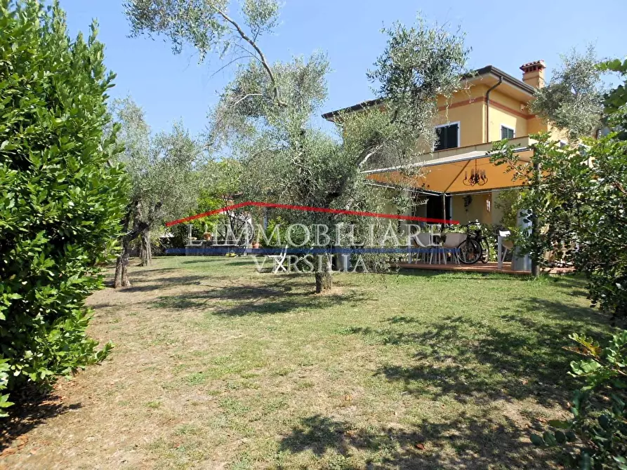 Immagine 14 di Villa in vendita  a Carrara
