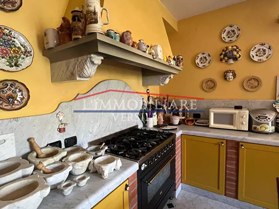Immagine 32 di Villa in vendita  a Carrara