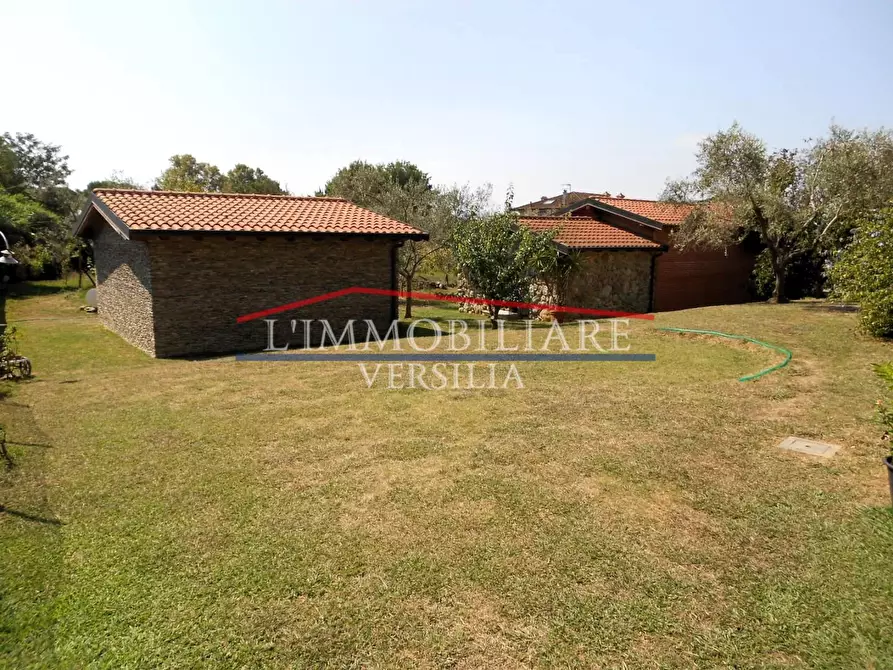 Immagine 69 di Villa in vendita  a Carrara