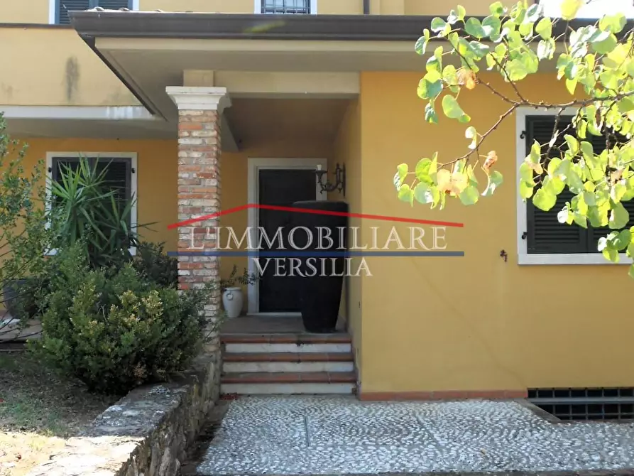 Immagine 60 di Villa in vendita  a Carrara