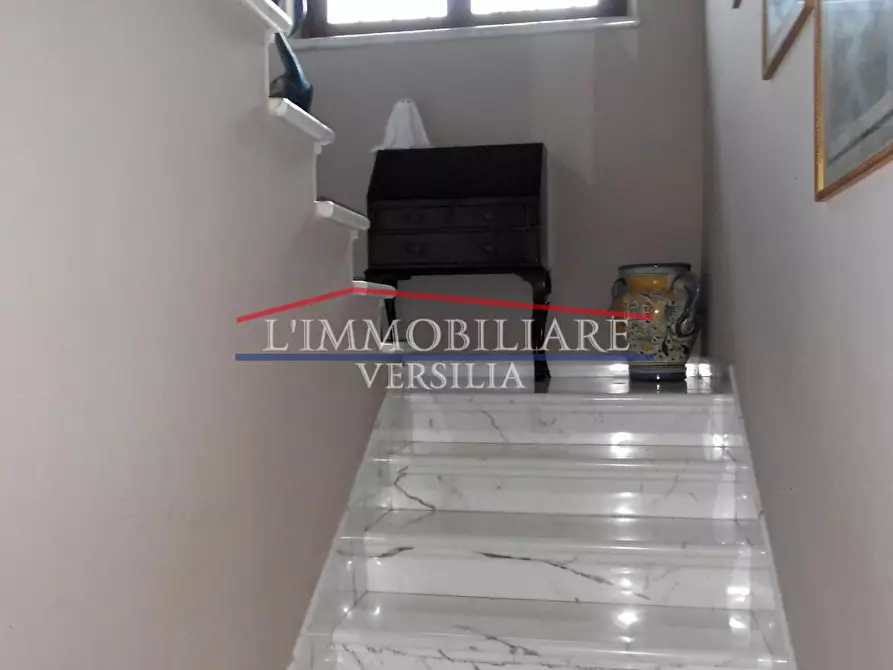 Immagine 90 di Villa in vendita  a Carrara