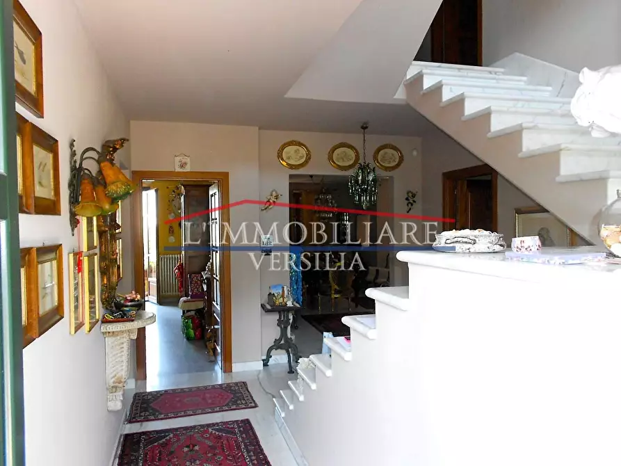 Immagine 22 di Villa in vendita  a Carrara