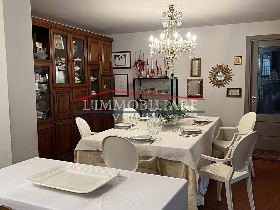 Immagine 83 di Villa in vendita  a Carrara