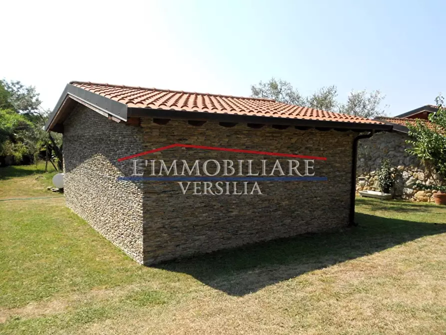 Immagine 16 di Villa in vendita  a Carrara