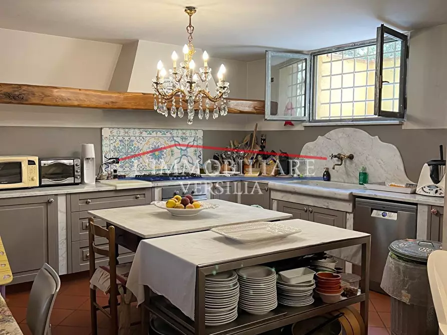 Immagine 85 di Villa in vendita  a Carrara