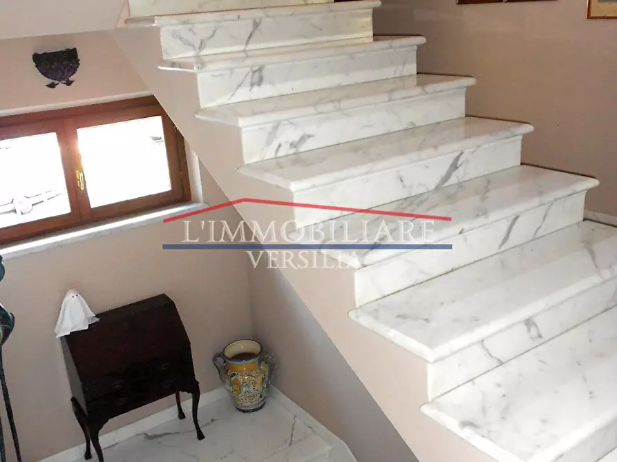 Immagine 67 di Villa in vendita  a Carrara