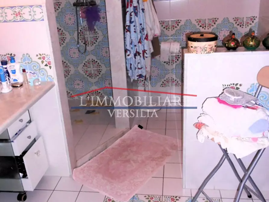 Immagine 86 di Villa in vendita  a Carrara