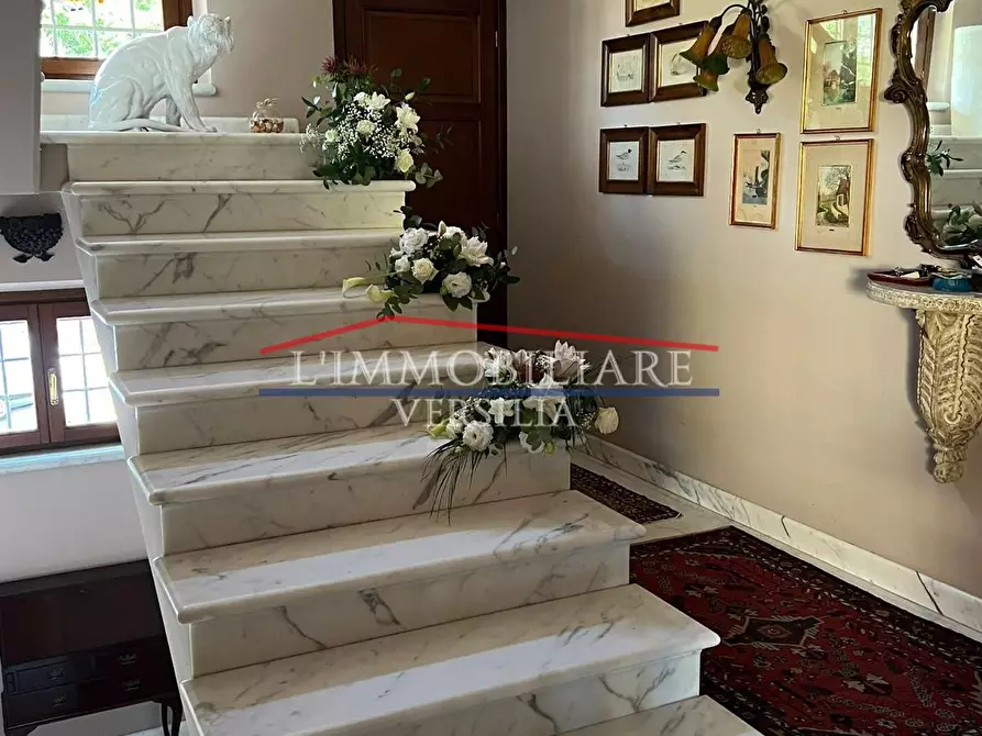 Immagine 19 di Villa in vendita  a Carrara