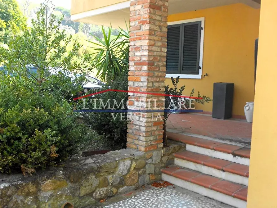 Immagine 61 di Villa in vendita  a Carrara