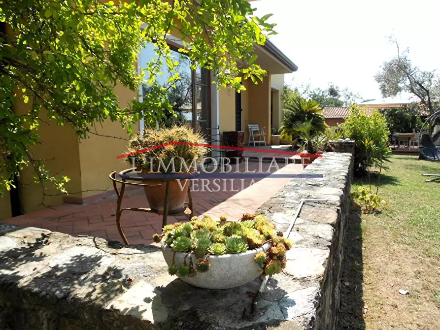 Immagine 7 di Villa in vendita  a Carrara