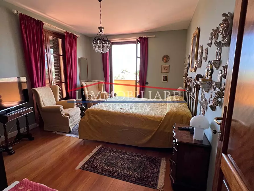 Immagine 42 di Villa in vendita  a Carrara