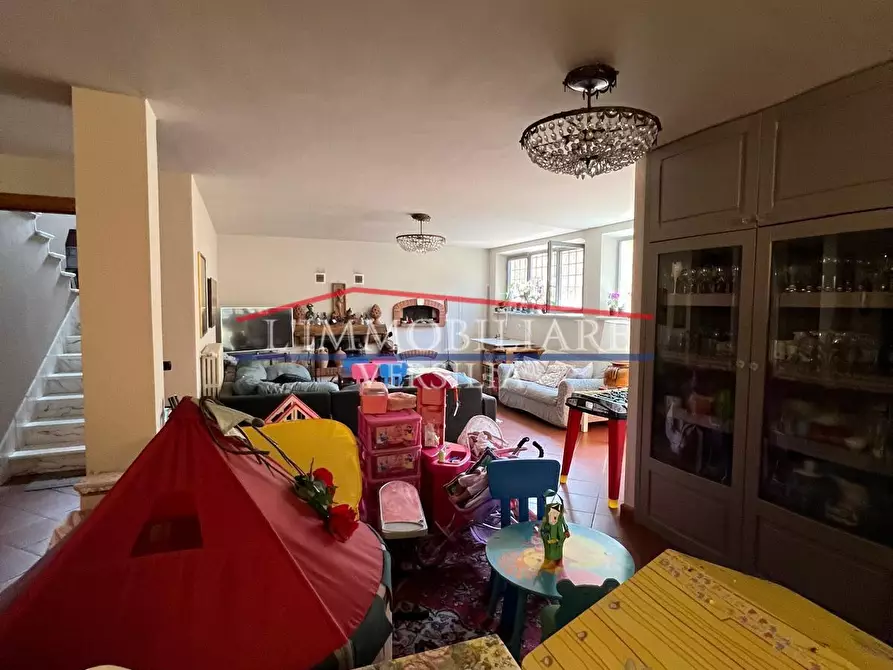 Immagine 77 di Villa in vendita  a Carrara