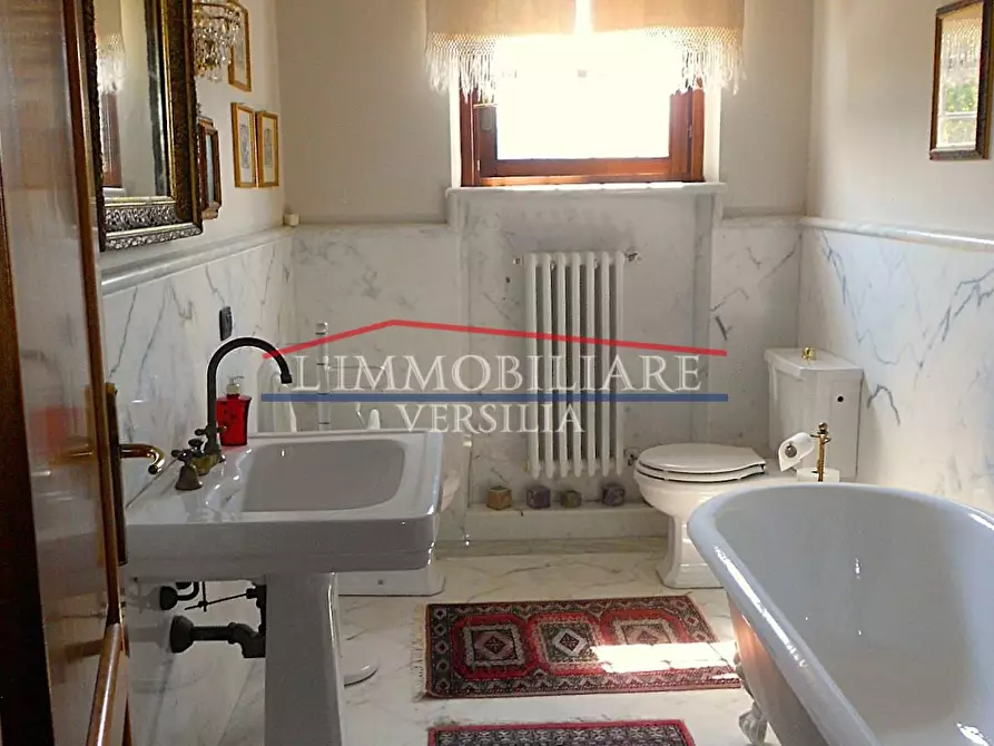 Immagine 44 di Villa in vendita  a Carrara