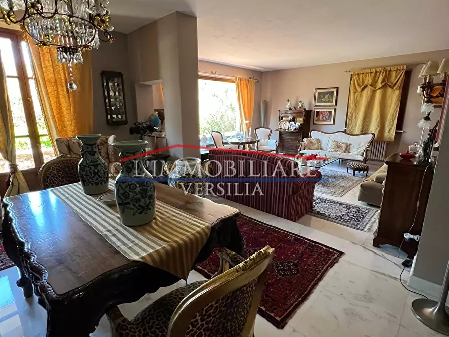 Immagine 25 di Villa in vendita  a Carrara