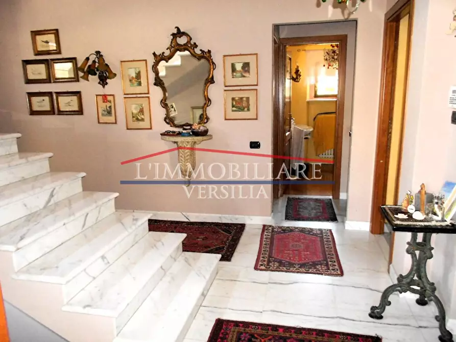 Immagine 23 di Villa in vendita  a Carrara