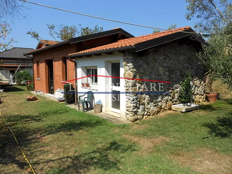 Immagine 17 di Villa in vendita  a Carrara