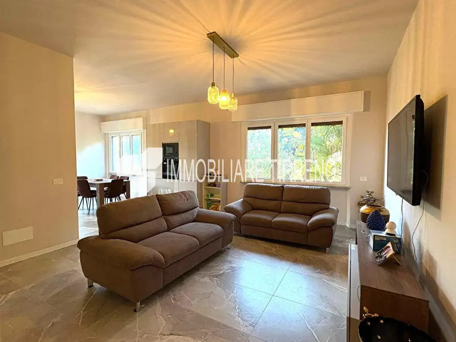 Immagine 14 di Appartamento in vendita  a Massa