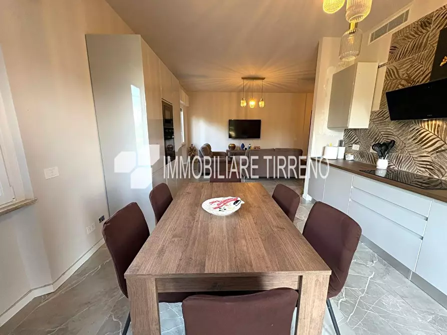 Immagine 3 di Appartamento in vendita  a Massa