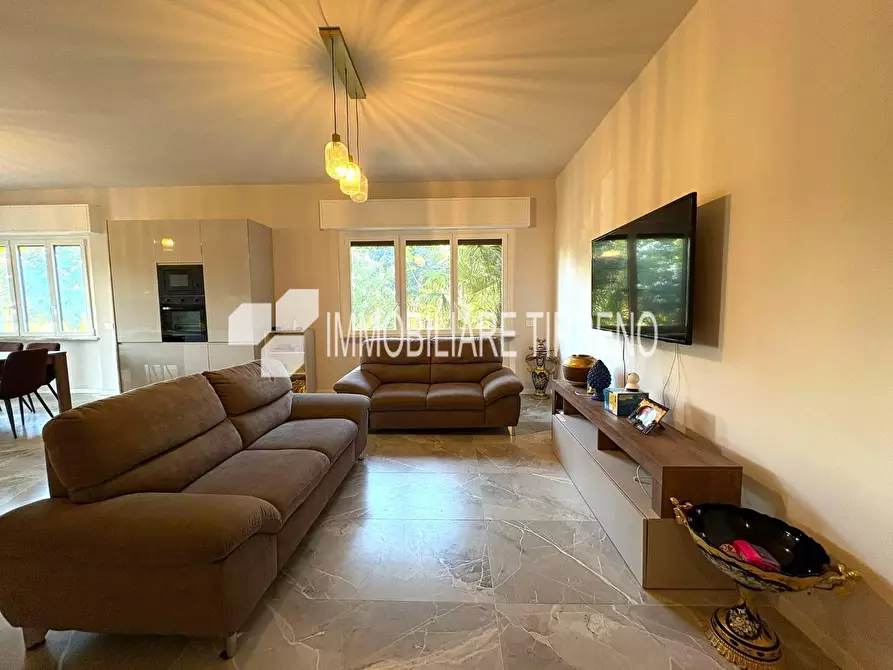 Immagine 5 di Appartamento in vendita  a Massa