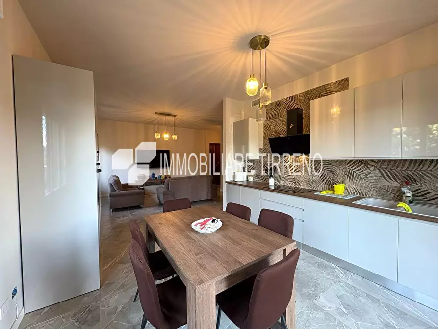 Immagine 2 di Appartamento in vendita  a Massa