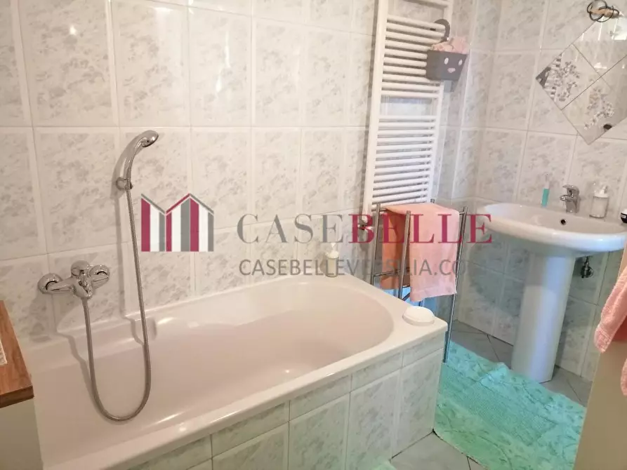 Immagine 13 di Villetta a schiera in vendita  a Massa