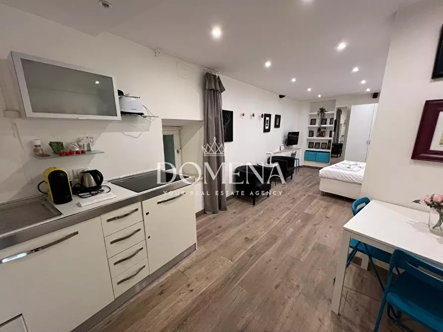 Immagine 1 di Appartamento in vendita  a Siena