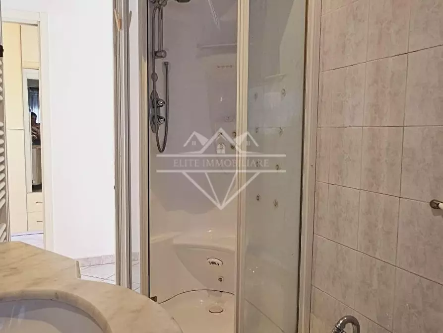 Immagine 21 di Appartamento in affitto  a Carrara