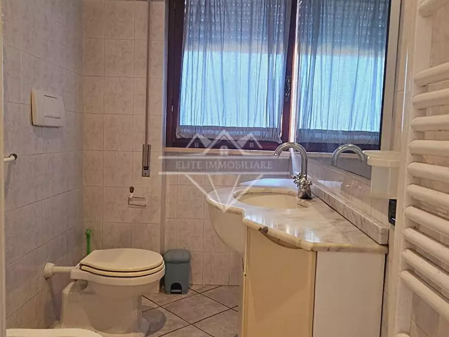 Immagine 20 di Appartamento in affitto  a Carrara