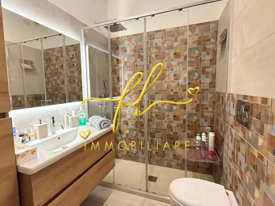 Immagine 13 di Appartamento in vendita  a Livorno