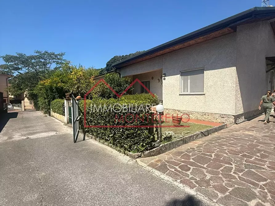 Immagine 20 di Casa bifamiliare in vendita  a Camaiore