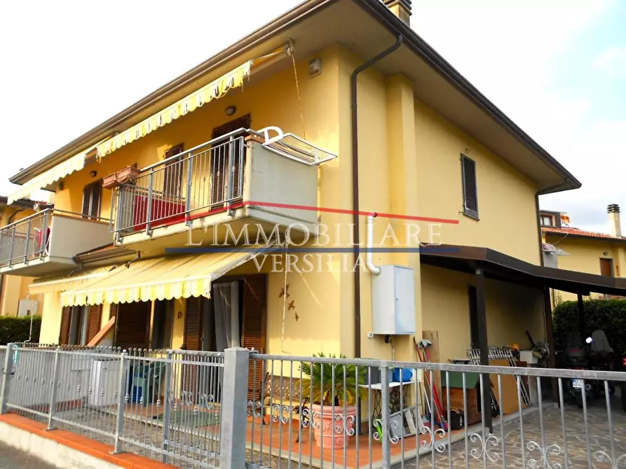 Immagine 1 di Casa bifamiliare in vendita  a Massa