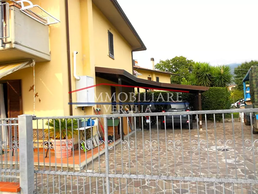 Immagine 3 di Casa bifamiliare in vendita  a Massa
