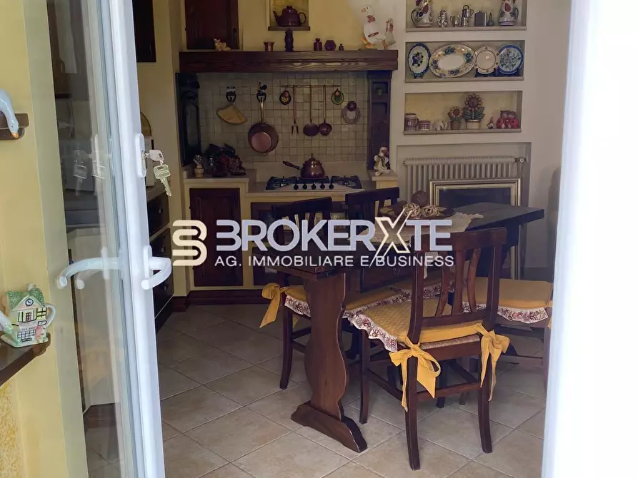 Immagine 15 di Casa semindipendente in vendita  a Massa