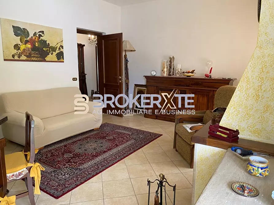 Immagine 1 di Casa semindipendente in vendita  a Massa