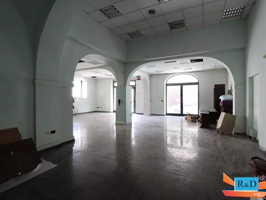 Immagine 4 di Ufficio in vendita  a Colle Di Val D'elsa