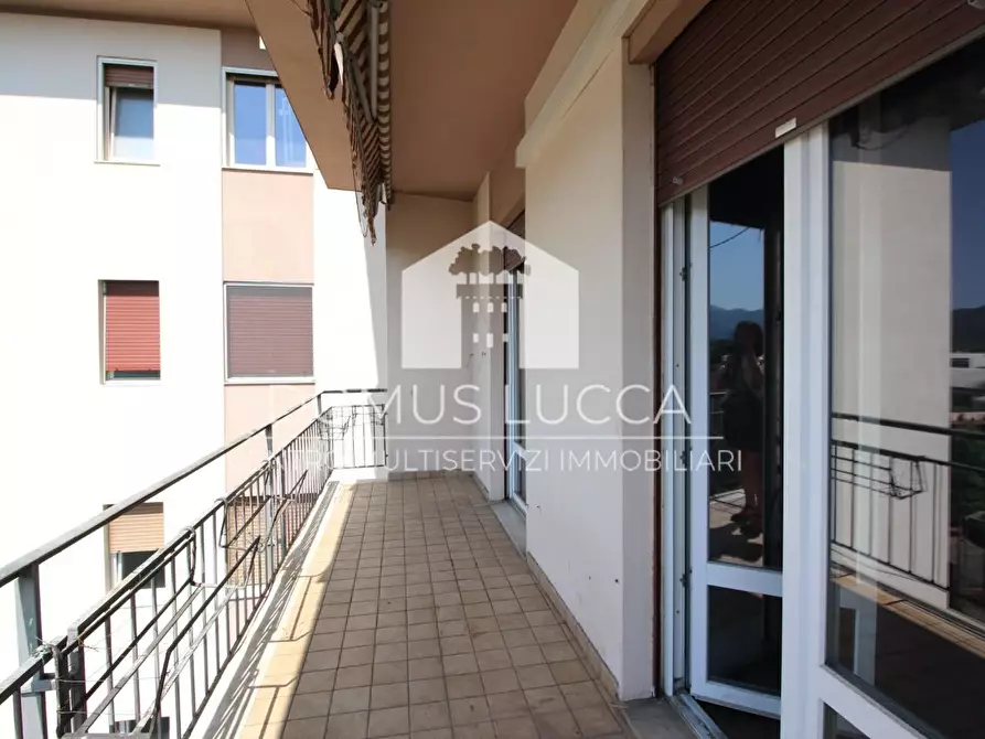 Immagine 40 di Appartamento in vendita  a Lucca