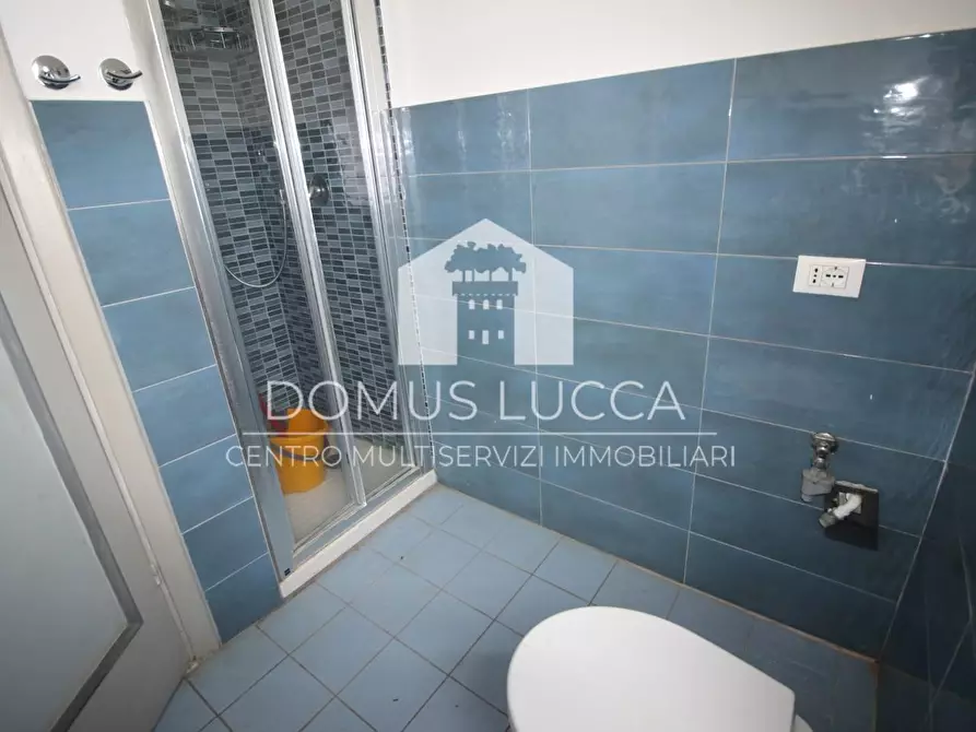 Immagine 19 di Appartamento in vendita  a Lucca