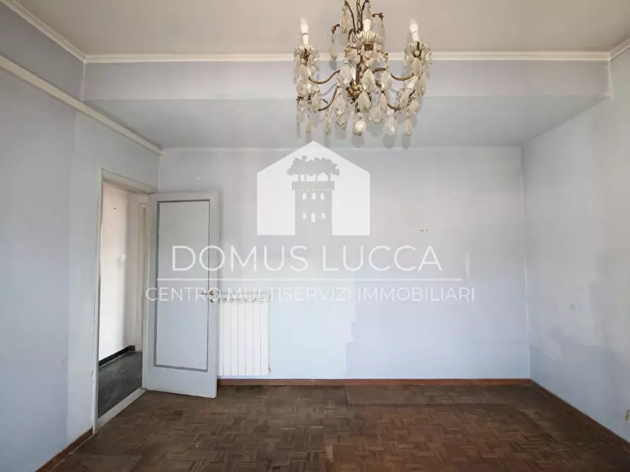 Immagine 16 di Appartamento in vendita  a Lucca