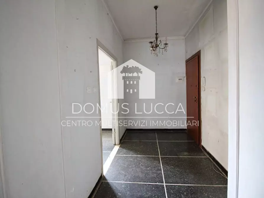 Immagine 37 di Appartamento in vendita  a Lucca