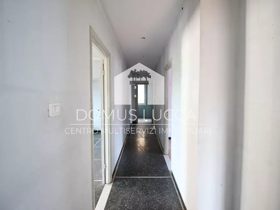 Immagine 39 di Appartamento in vendita  a Lucca