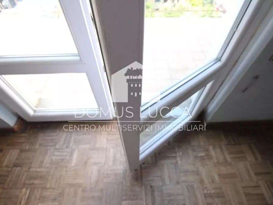 Immagine 14 di Appartamento in vendita  a Lucca