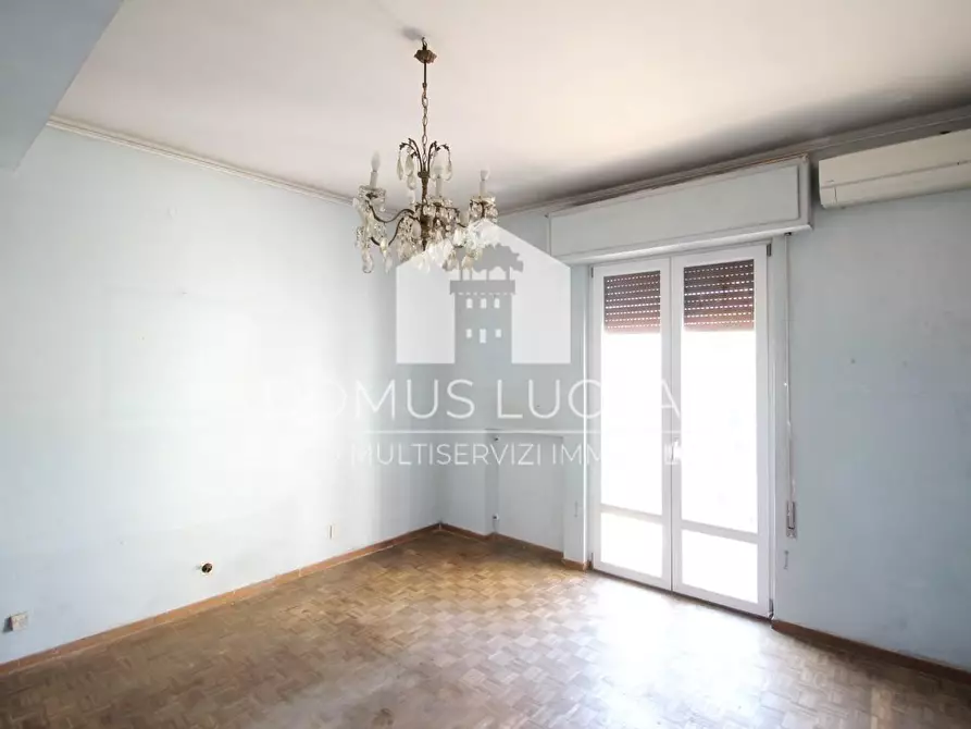 Immagine 12 di Appartamento in vendita  a Lucca