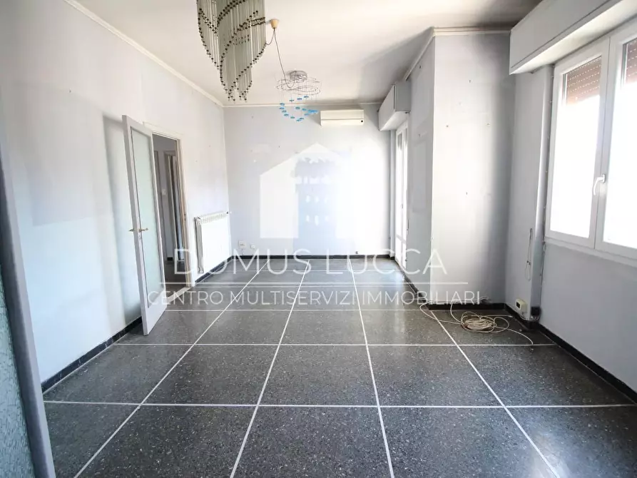 Immagine 6 di Appartamento in vendita  a Lucca