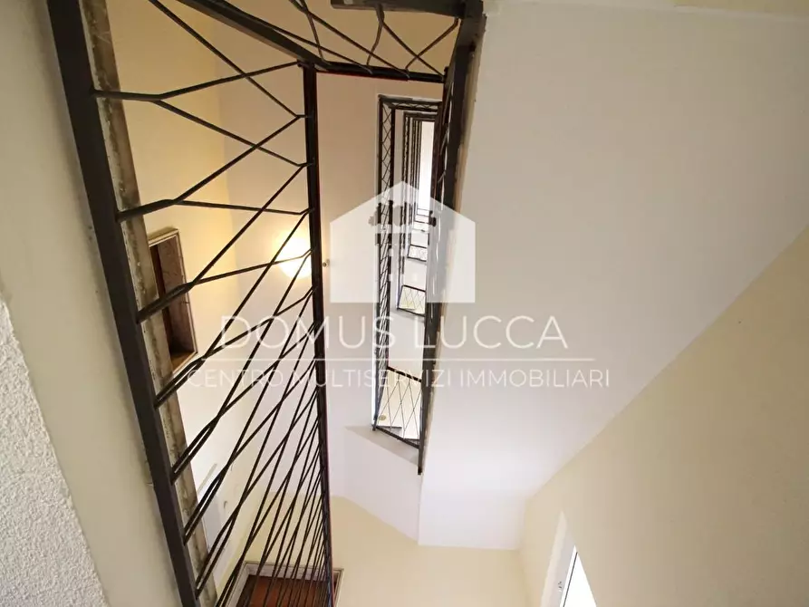 Immagine 34 di Appartamento in vendita  a Lucca